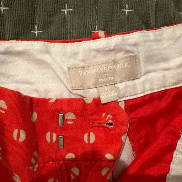 Banana Republic Red Geometric Shorts, Size 2 - Picture 7 of 9